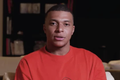 Confirmado! Mbappé anuncia saída do PSG