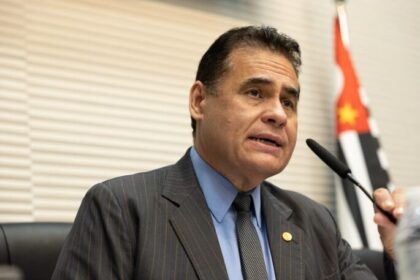 Folha Metropolitana cita pesquisa realizada pela Paraná Pesquisas em Guarulhos.