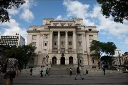 Head Topics cita pesquisa realizada pela Paraná Pesquisas em Santos.
