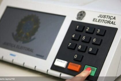 Revista Forum cita pesquisa realizada pela Paraná Pesquisas em Cotia.