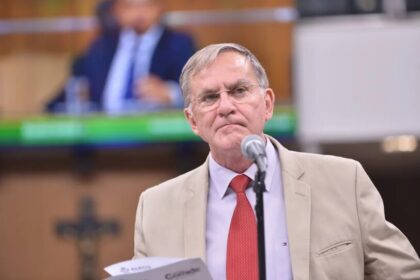 Rádio São Francisco cita pesquisa realizada pela Paraná Pesquisa em Anápolis.