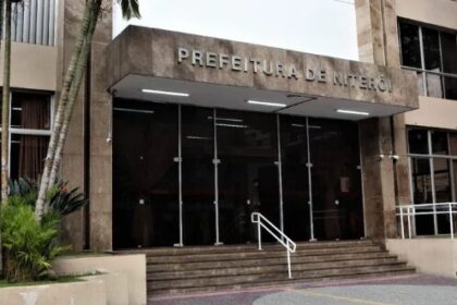 Band cita pesquisa realizada pela Paraná Pesquisas em Niterói.