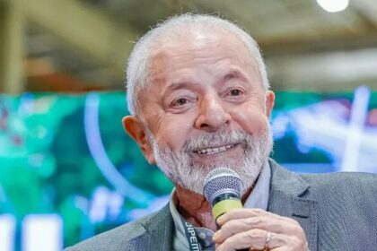 A Postagem cita pesquisa realizada pela Paraná Pesquisas em São Paulo.