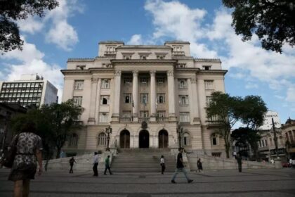 Head Topics cita pesquisa realizada pela Paraná Pesquisas em Santos.