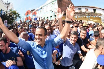 Portal Salvador FM cita pesquisa realizada pela Paraná Pesquisas em Salvador.