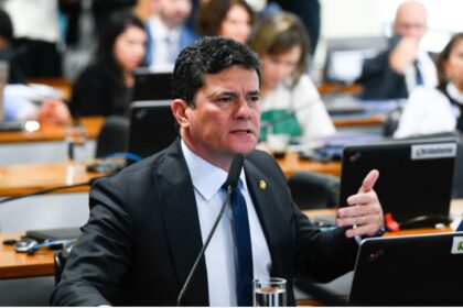 Em Sergipe cita pesquisa realizada pela Paraná Pesquisas no Paraná.