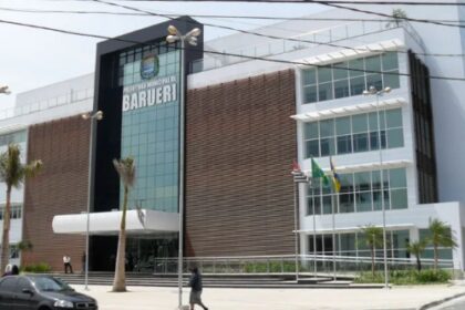 Band cita pesquisa realizada pela Paraná Pesquisas em Barueri.