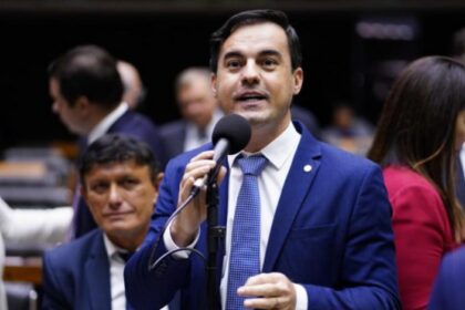 Poder 360 cita pesquisa realiza pela Paraná Pesquisas em Fortaleza.