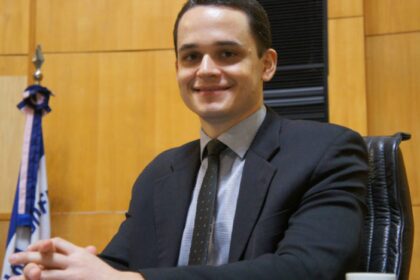Poder 360 cita pesquisa realizada pela Paraná Pesquisas em Vitória.