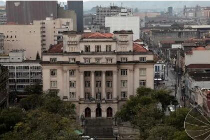 Band cita pesquisa realizada pela Paraná Pesquisas em Santos.