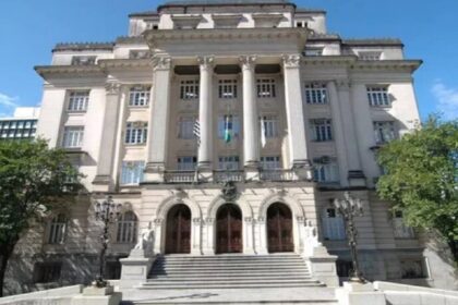 Metrópoles cita pesquisa realizada pela Paraná Pesquisas em Santos.