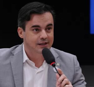UOL Notícias cita pesquisa realizada pela Paraná Pesquisas em Fortaleza.