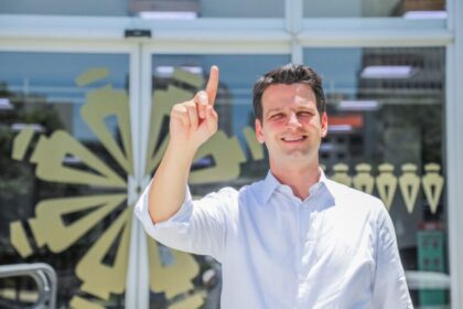 Eduardo Pimental cita pesquisa realizada pela Paraná Pesquisas em Curitiba.