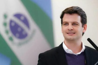 Poder 360 cita pesquisa realizada pela Paraná Pesquisas em Curitiba.