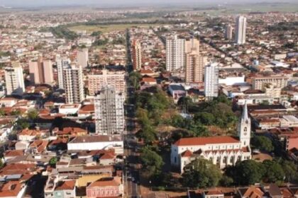 Band cita pesquisa realizada pela Paraná Pesquisas em Sertãozinho.