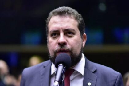 Central da Política cita pesquisa realizada pela Paraná Pesquisas em São Paulo.