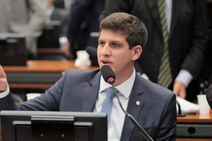 Carta Capital cita pesquisa realizada pela Paraná Pesquisas em Recife.