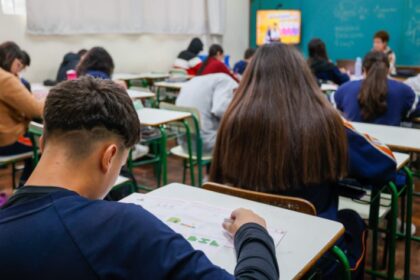 Paiquerê FM cita pesquisa realizada pela Paraná Pesquisas.