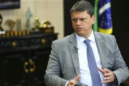 Primeira Página cita pesquisa realizada pela Paraná Pesquisas.