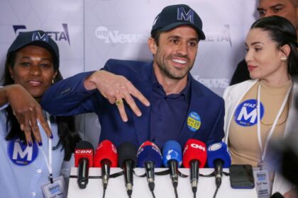 Crusoé cita pesquisa realizada pela Paraná Pesquisas.