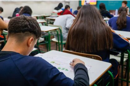 RIC cita pesquisa realizada pela Paraná Pesquisas.