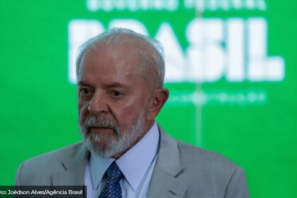 Hora Brasília cita pesquisa realizada pela Paraná Pesquisas.