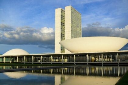 Tribuna da Imprensa cita pesquisa realizada pela Paraná Pesquisas.