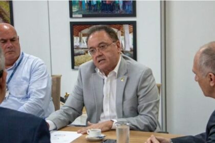 Blog Marco Aurélio D'Eça cita pesquisa realizada pela Paraná Pesquisas.