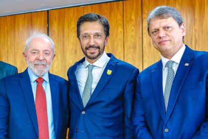 Estadão cita pesquisa realizada pela Paraná Pesquisas no Estado de São Paulo.