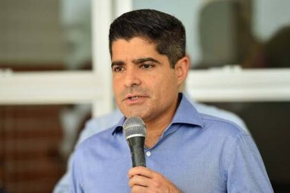 Tia Cândia cita pesquisa realizada pela Paraná Pesquisas no Estado da Bahia.