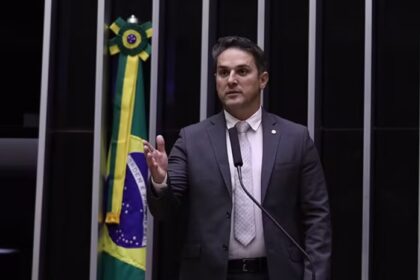 Claudio Dantas cita pesquisa realizada pela Paraná Pesquisas no Estado do Rio Grande do Sul.