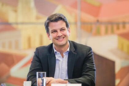 Folha Extra cita pesquisa realizada pela Paraná Pesquisas no Município de Curitiba.