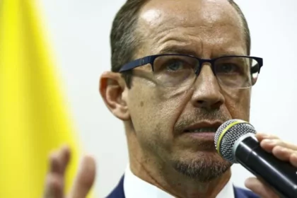 Brasil 247 cita pesquisa realizada pela Paraná Pesquisas no Distrito Federal.