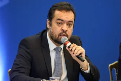 CNN Brasil cita pesquisa realizada pela Paraná Pesquisas no Estado do Rio de Janeiro.