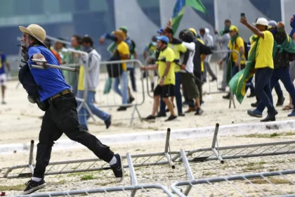 Veja cita pesquisa realizada pela Paraná Pesquisas.