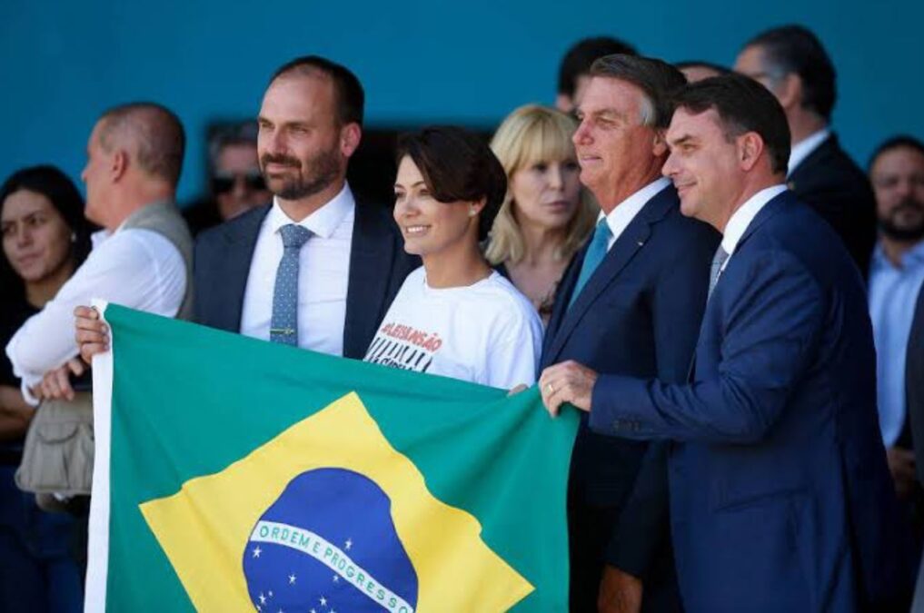 Jetss.com cita pesquisa realizada pela Paraná Pesquisas. 1 Jetss.com cita pesquisa realizada pela Paraná Pesquisas.