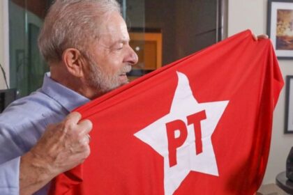 Política Livre cita pesquisa realizada pela Paraná Pesquisas.