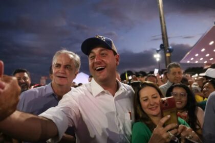 O Presente cita pesquisa realizada pela Paraná Pesquisas no Município de Curitiba.