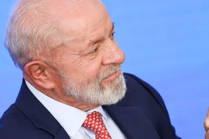 Blog do Esmael cita pesquisa realizada pela Paraná Pesquisas.