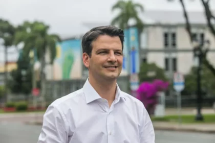 Folha do Litoral cita pesquisa realizada pela Paraná Pesquisas no Município de Curitiba.