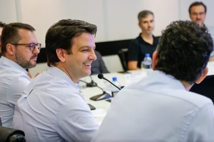 Jornale cita pesquisa realizada pela Paraná Pesquisas no Município de Curitiba.