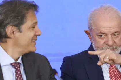 Crusoé cita pesquisa realizada pela Paraná Pesquisas.