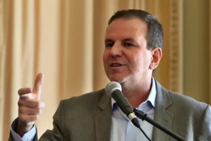 Band News cita pesquisa realizada pela Paraná Pesquisas no Estado do Rio de Janeiro.