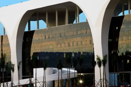 Band cita pesquisa realizada pela Paraná Pesquisas no Estado de Minas Gerais.
