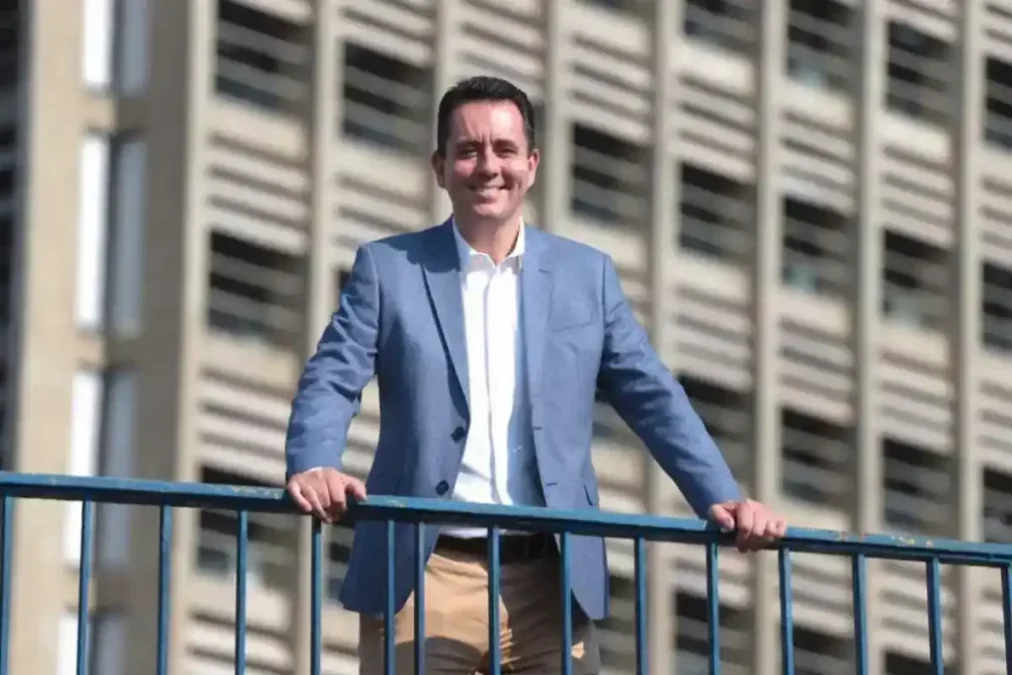 Pesquisa para Governo de SP Ex prefeito de Santo Andre SP Paulo Serra tem alta de quase 2 pontos 1 1024x683 1