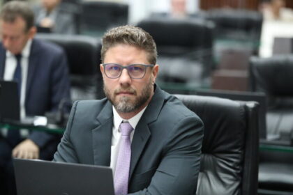 Correio do Litoral cita pesquisa realizada pela Paraná Pesquisas no Estado do Paraná.