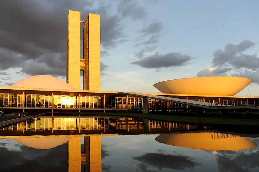 O Paraná cita pesquisa realizada pela Paraná Pesquisas no Estado do Paraná. 1 O Paraná cita pesquisa realizada pela Paraná Pesquisas no Estado do Paraná.