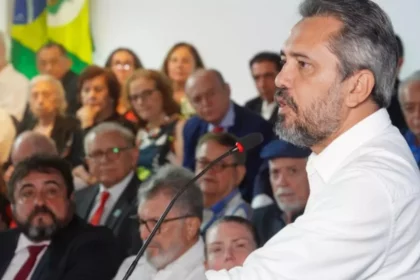 Revista Fórum cita pesquisa realizada pela Paraná Pesquisas no Estado do Ceará.