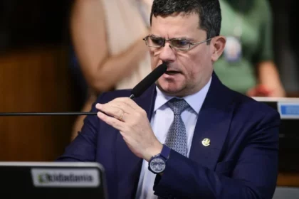 Revista Fórum cita pesquisa realizada pela Paraná Pesquisas no Estado do Paraná.
