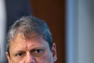 o governador de sao paulo tracisio de freitas republicanos em sessao do forum nacional da industria 1742562722350 v2 360x480.jpg 1